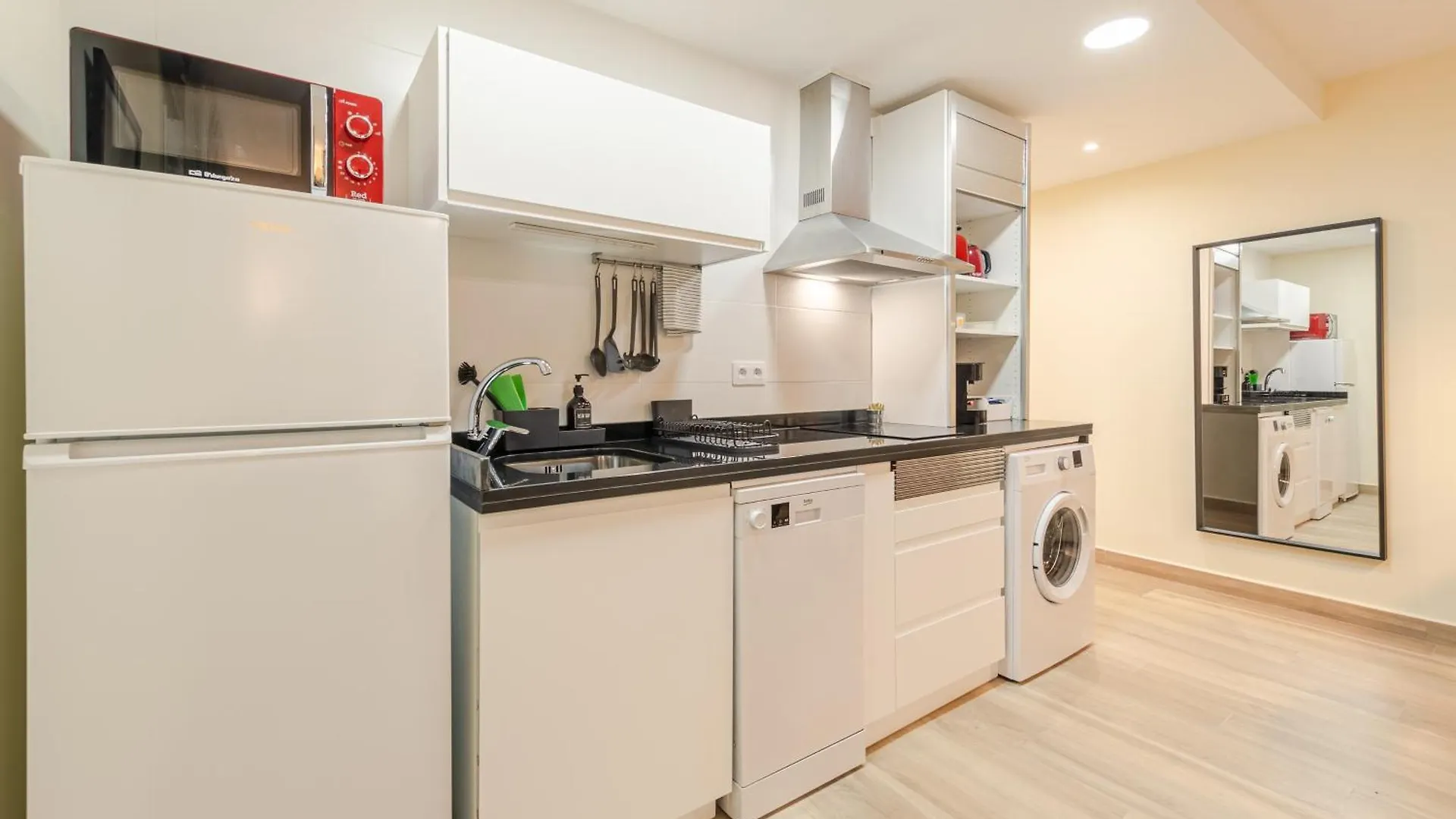 Savio Eco Living Apartment Seville 0*,